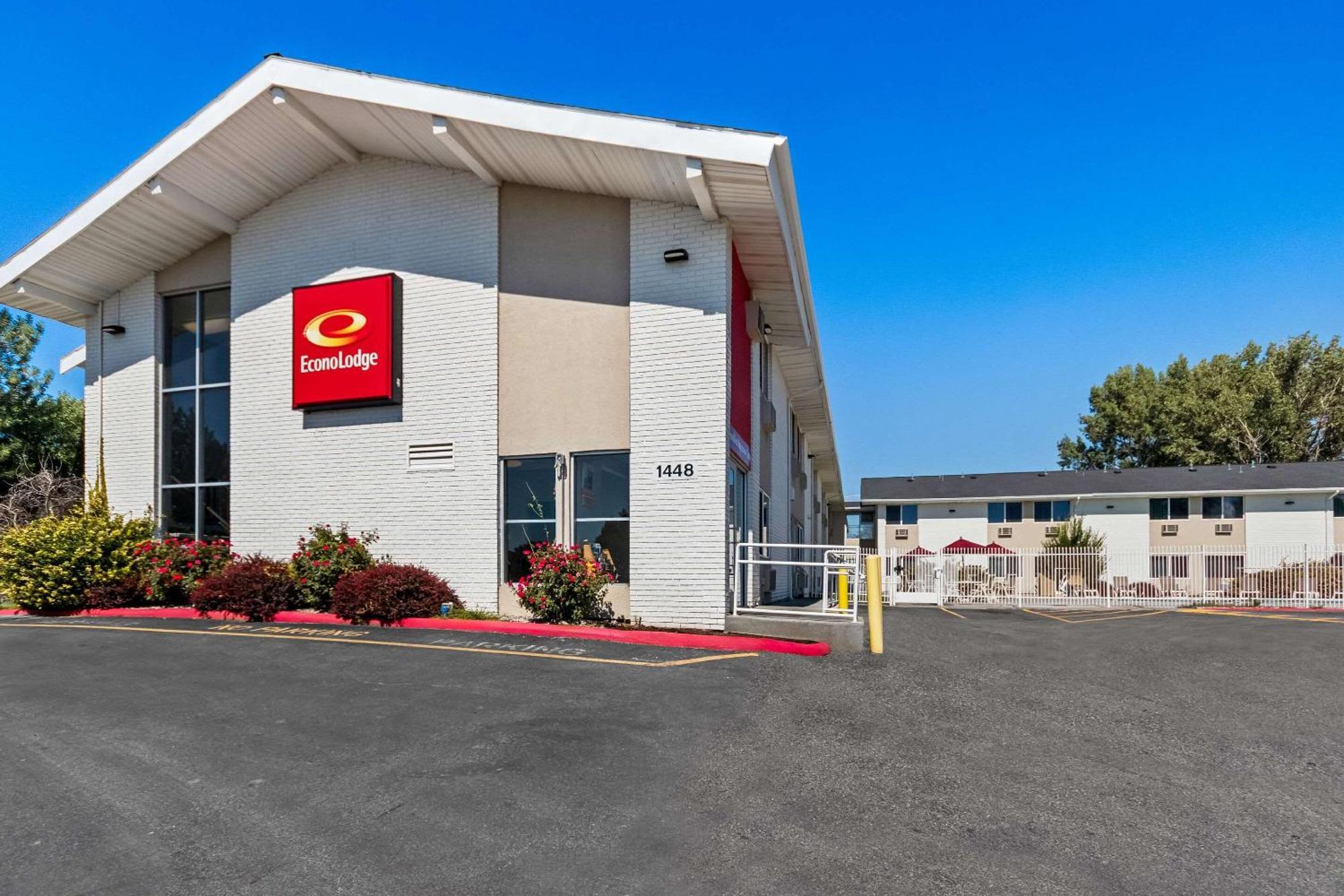 Staying Near Yellowstone: 9 Airport Hotels Compared