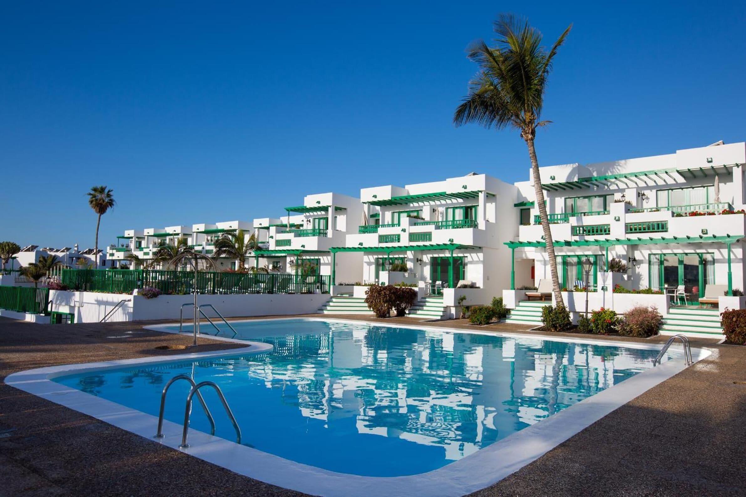 4 Smart Central Hotels Near Parroquia San Antonio Maria Claret Worth Booking