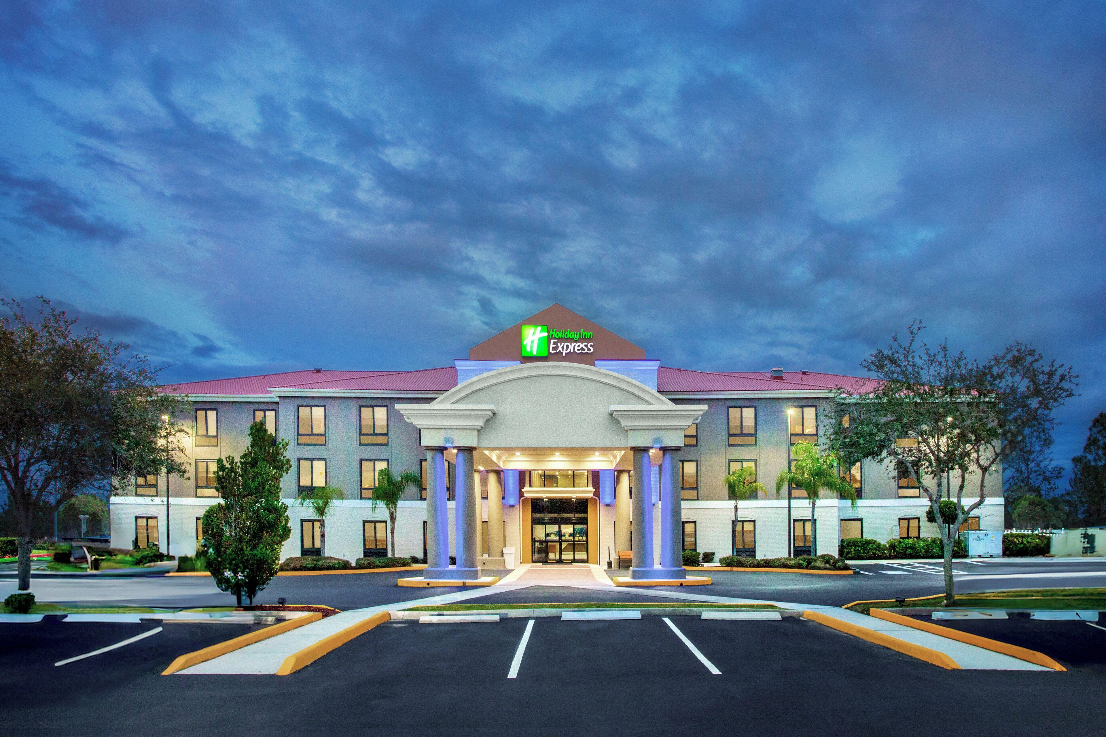 Staying in Sebring on a Budget: 2 Cheap Hotels Compared