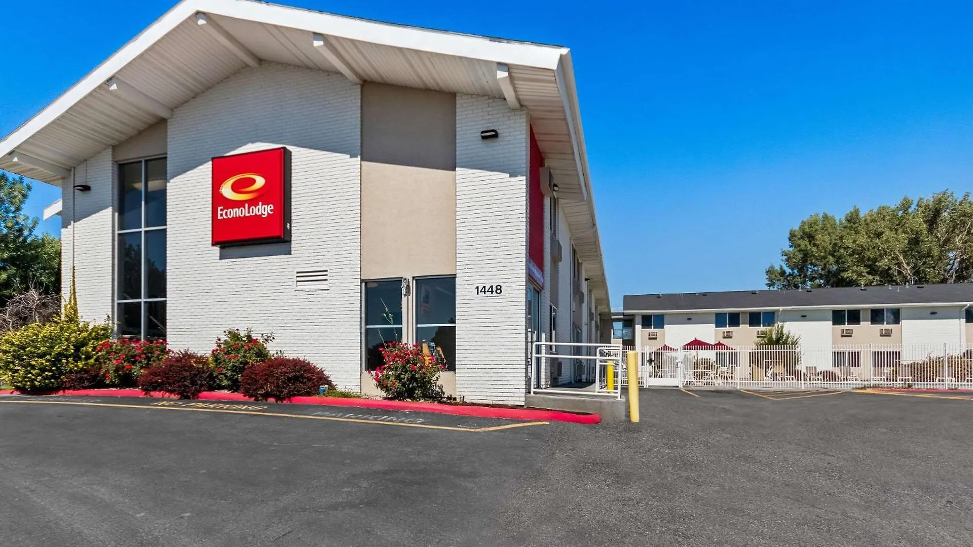 Staying Near Yellowstone: 9 Airport Hotels Compared