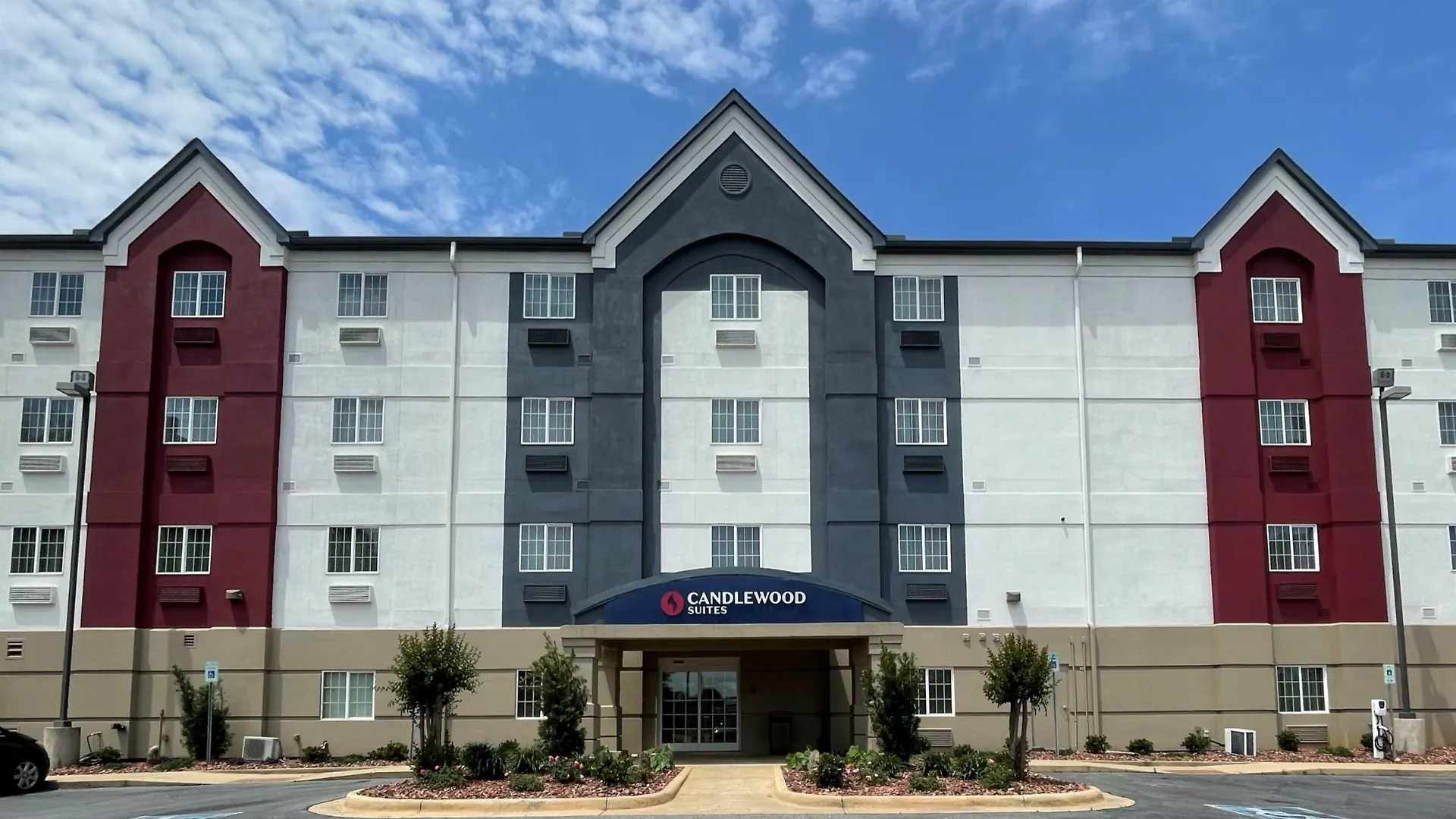 4 Business Hotels Near Bryant-Denny Stadium for Easy Access