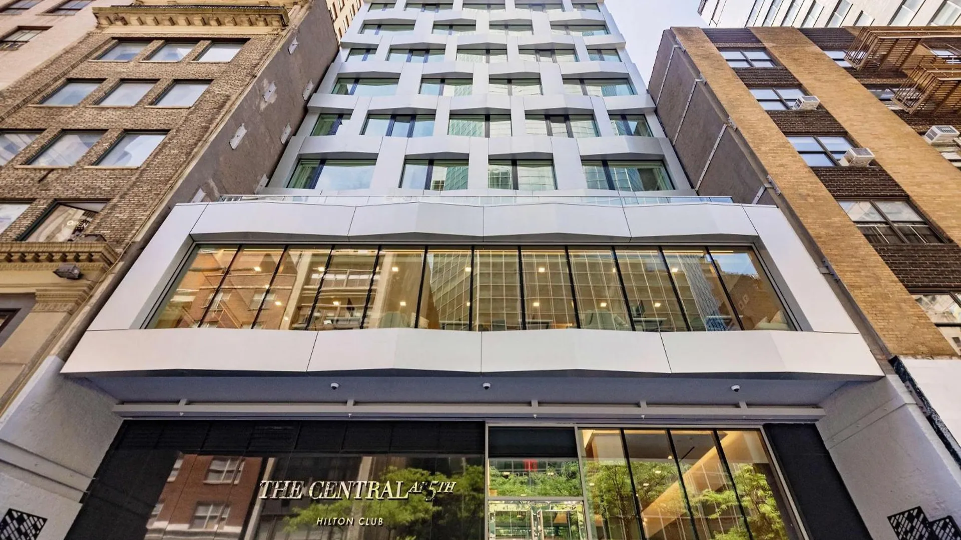 Staying in Rockefeller Center: 15 Business Hotels Compared
