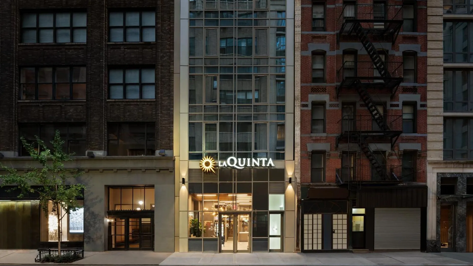 15 Business Hotels Near Times Square Worth Booking Now