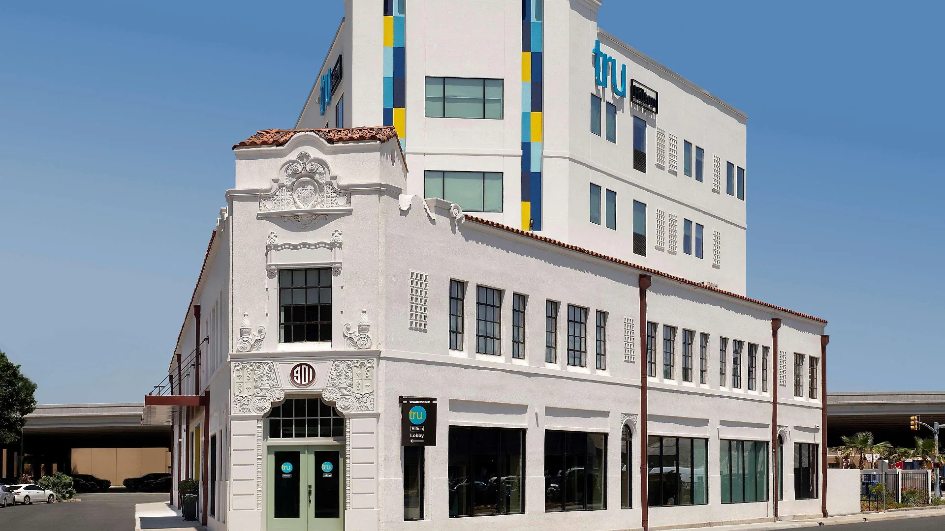 Where to Stay in Downtown Riverwalk: 15 Best Central Hotels
