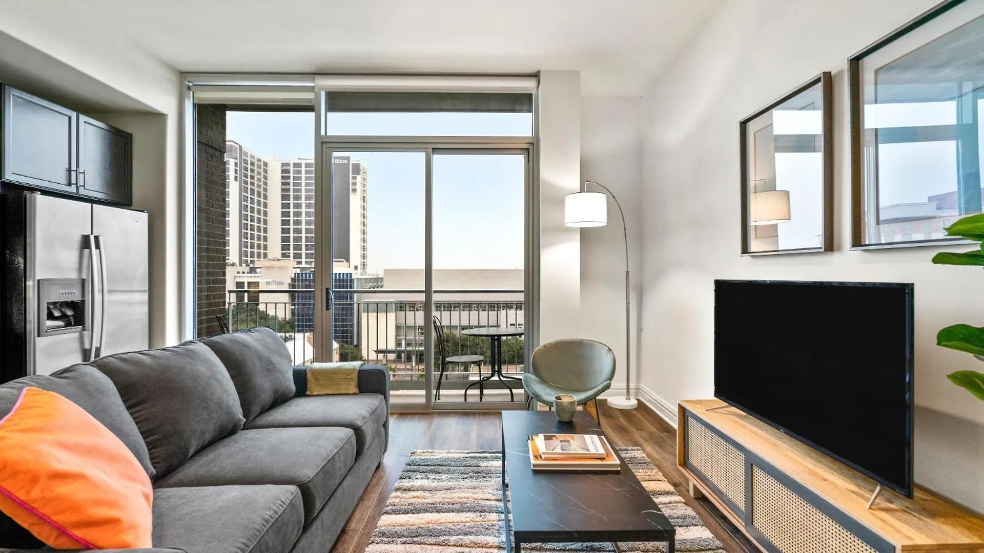 Staying In Downtown Austin: 15 Central Hotels Compared