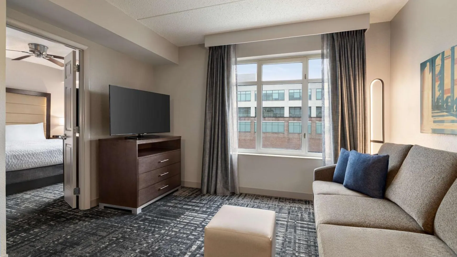 13 Business Hotels in Washington DC That Deliver