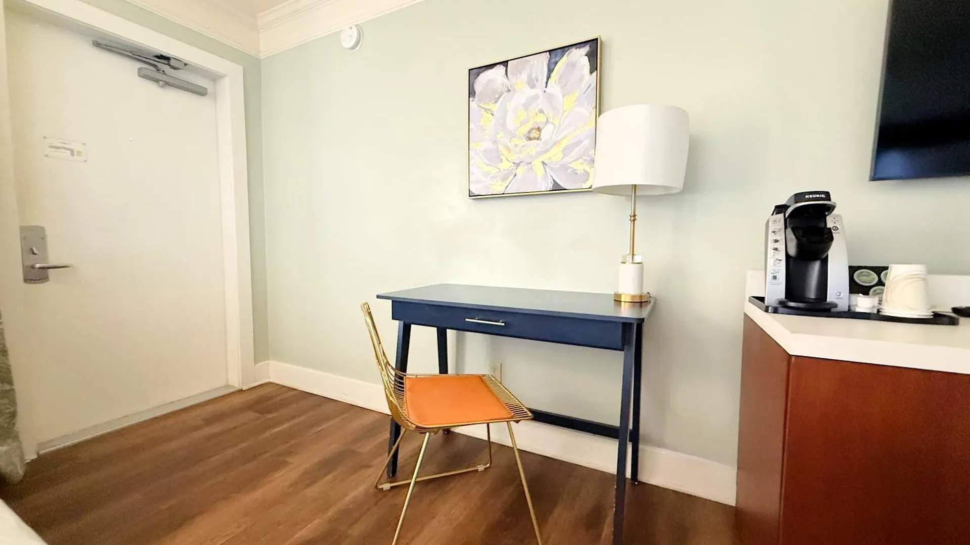Staying In Historic District: 10 Central Hotels Compared