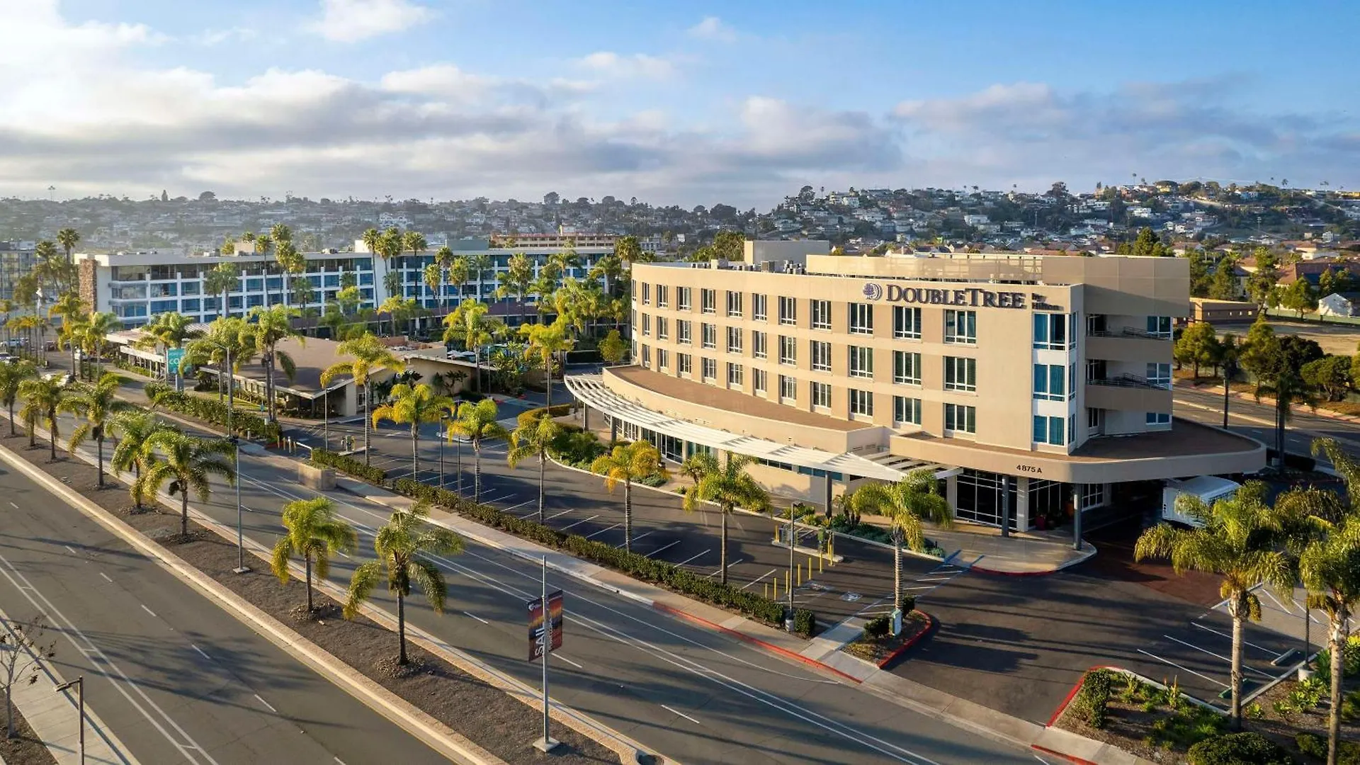 Staying Near Humphreys Concerts by the Bay: 15 Airport Hotels Compared
