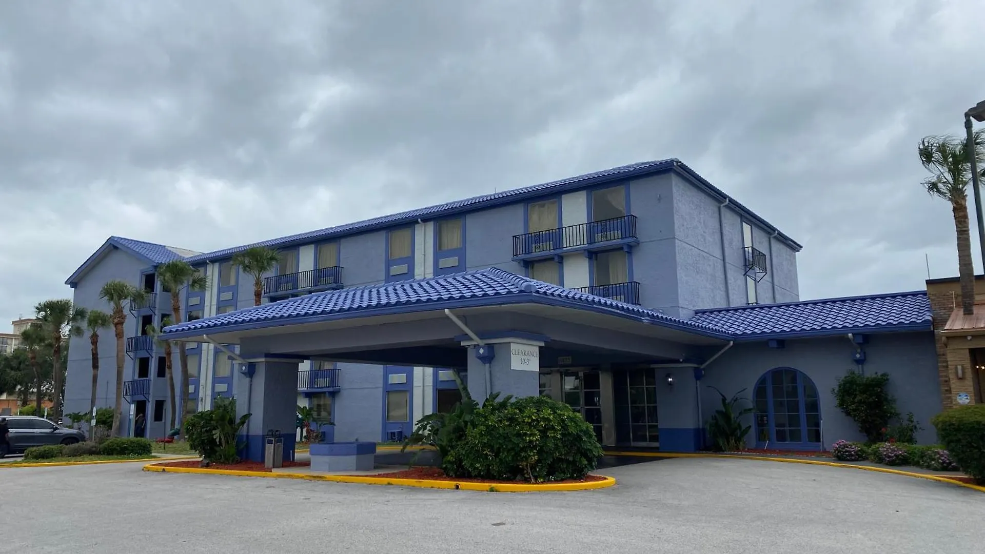 14 Cheap Hotels Near Discovery Cove Orlando Worth Booking