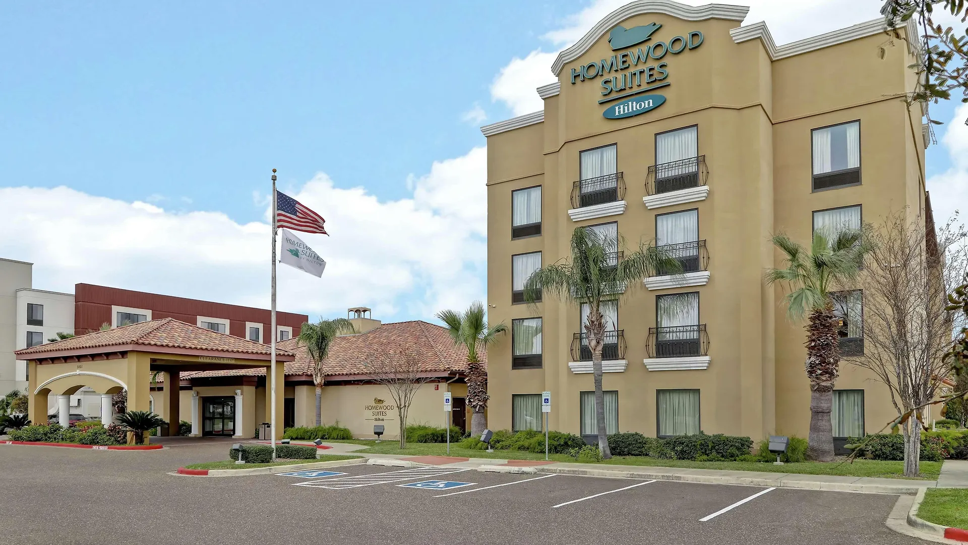 Staying Near La Plaza Mall: 10 Design Hotels Compared