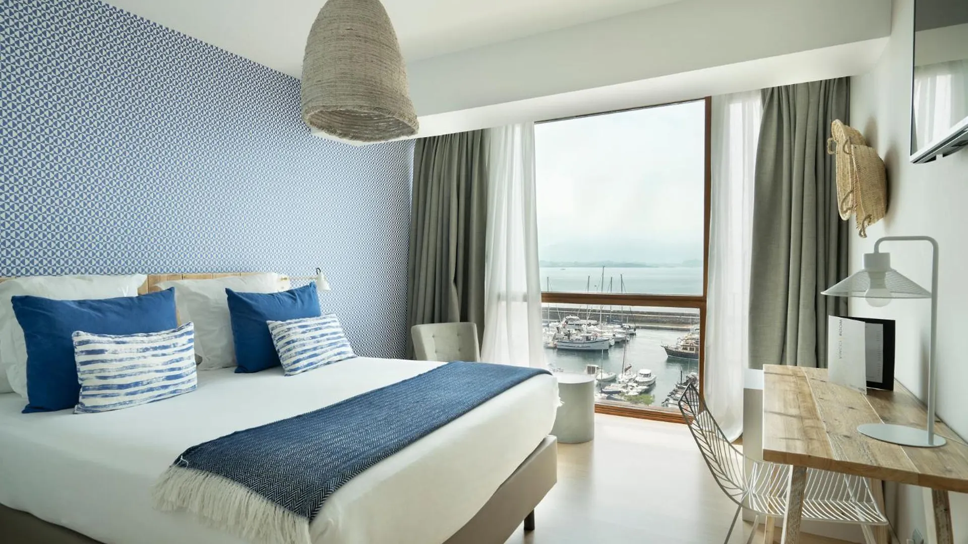7 Hotels Near Playa de la Magdalena for Bay Access