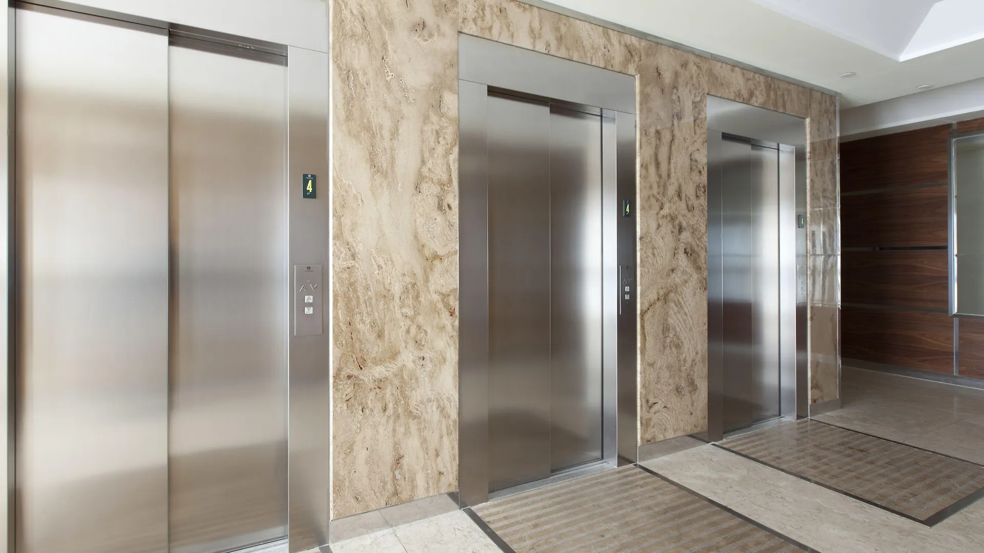 Where to Stay Near Parque de la Alamedilla: 4 Central Hotels