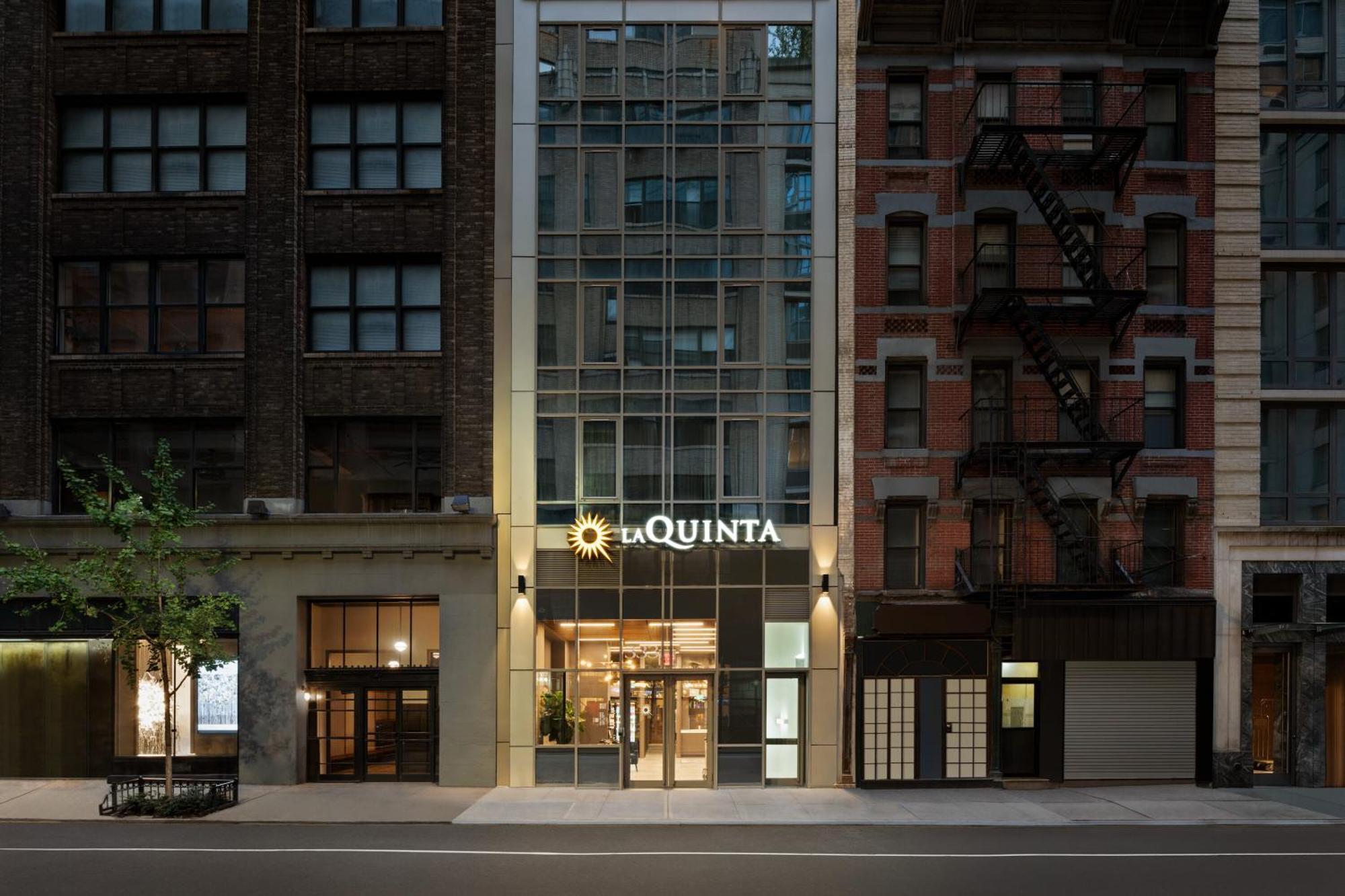 15 Business Hotels Near Times Square Worth Booking Now
