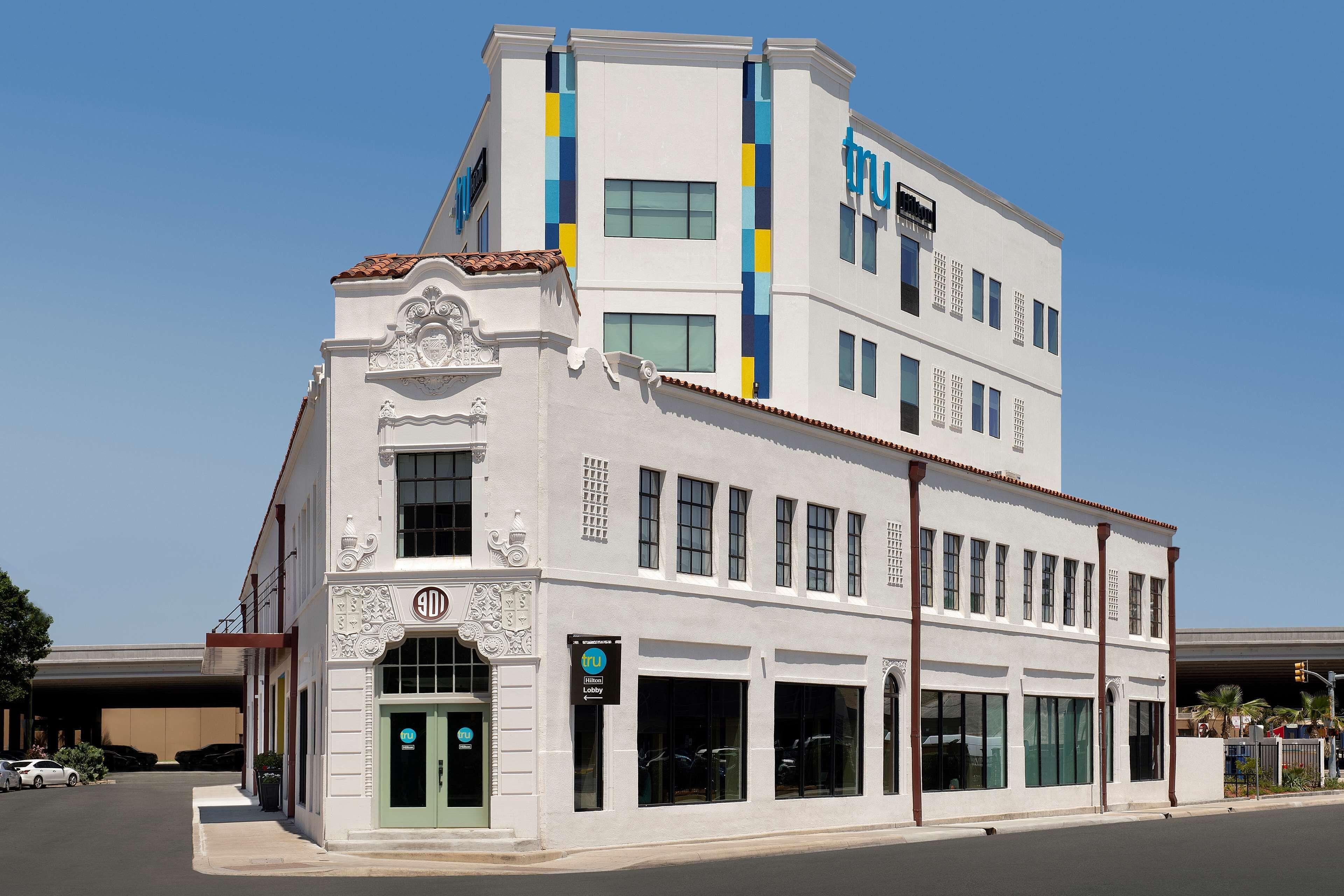 Where to Stay in Downtown Riverwalk: 15 Best Central Hotels