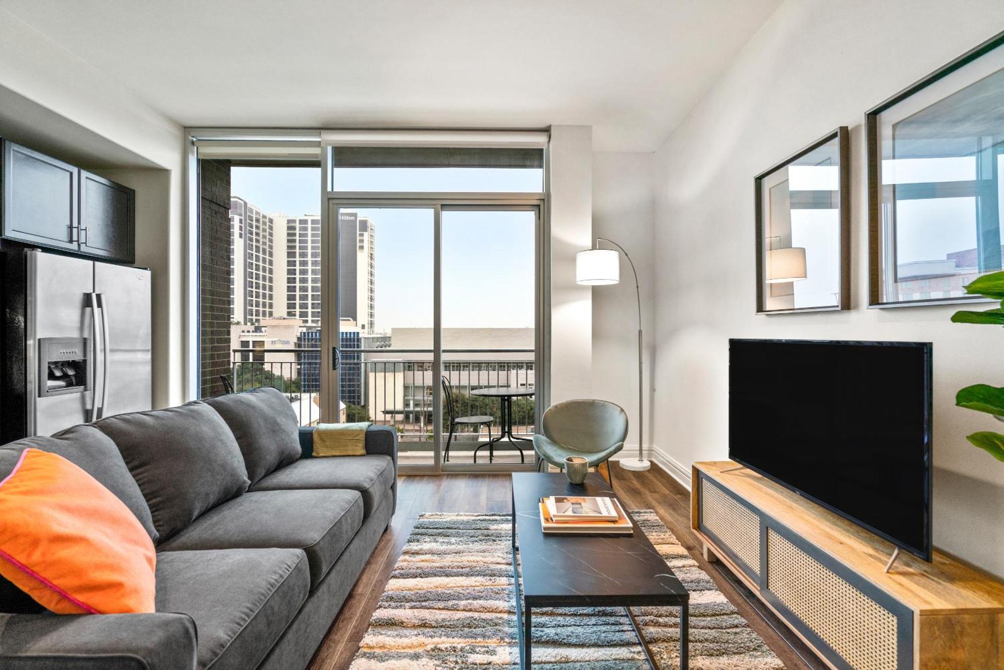 Staying In Downtown Austin: 15 Central Hotels Compared