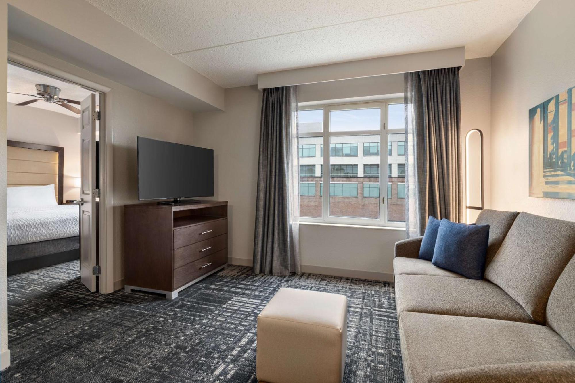 13 Business Hotels in Washington DC That Deliver