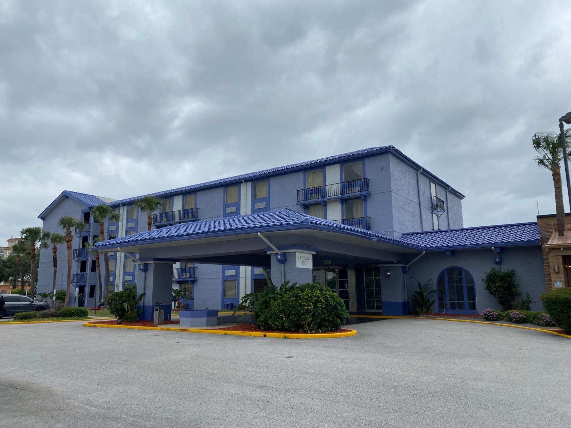 14 Cheap Hotels Near Discovery Cove Orlando Worth Booking