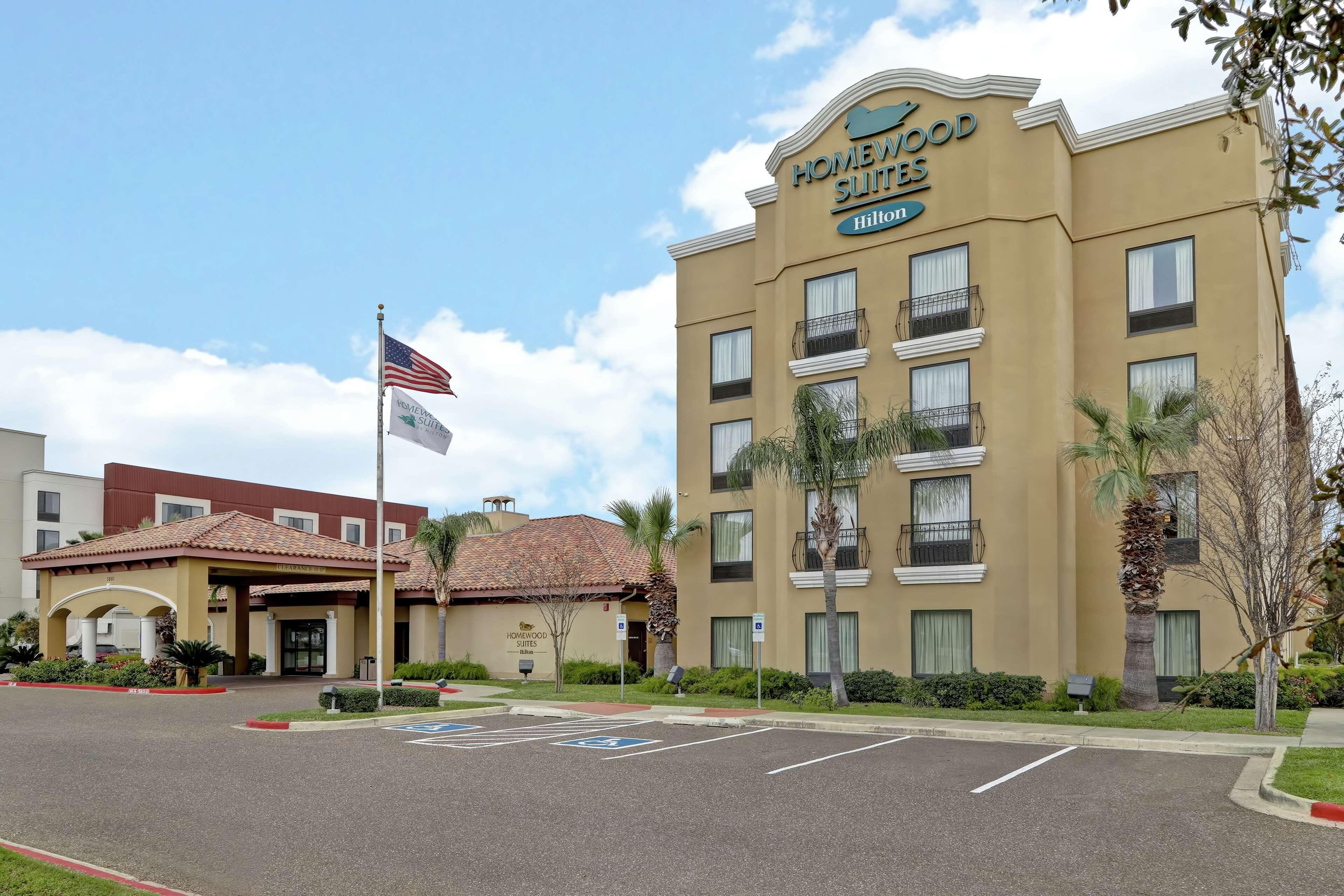 Staying Near La Plaza Mall: 10 Design Hotels Compared