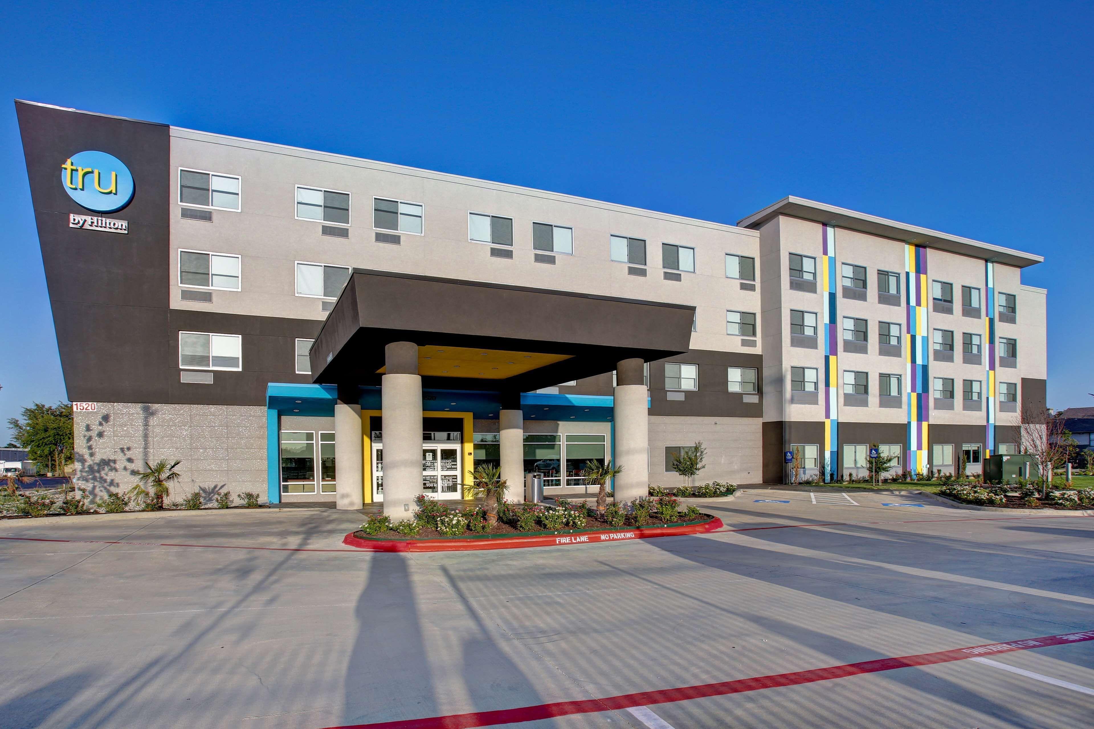 5 Smart Business Hotels Near Trader's Village Worth Booking