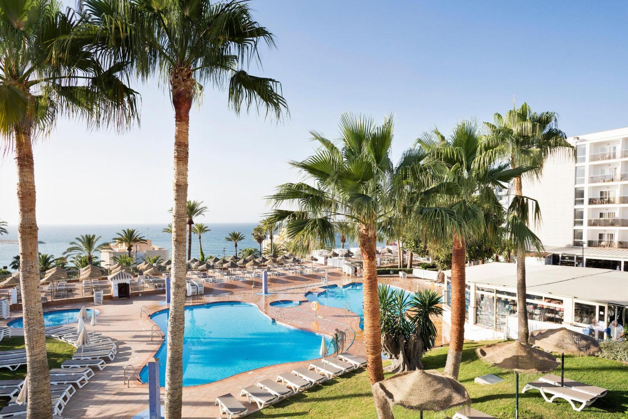 15 Smart Central Hotels Near Castillo Colomares Worth Booking