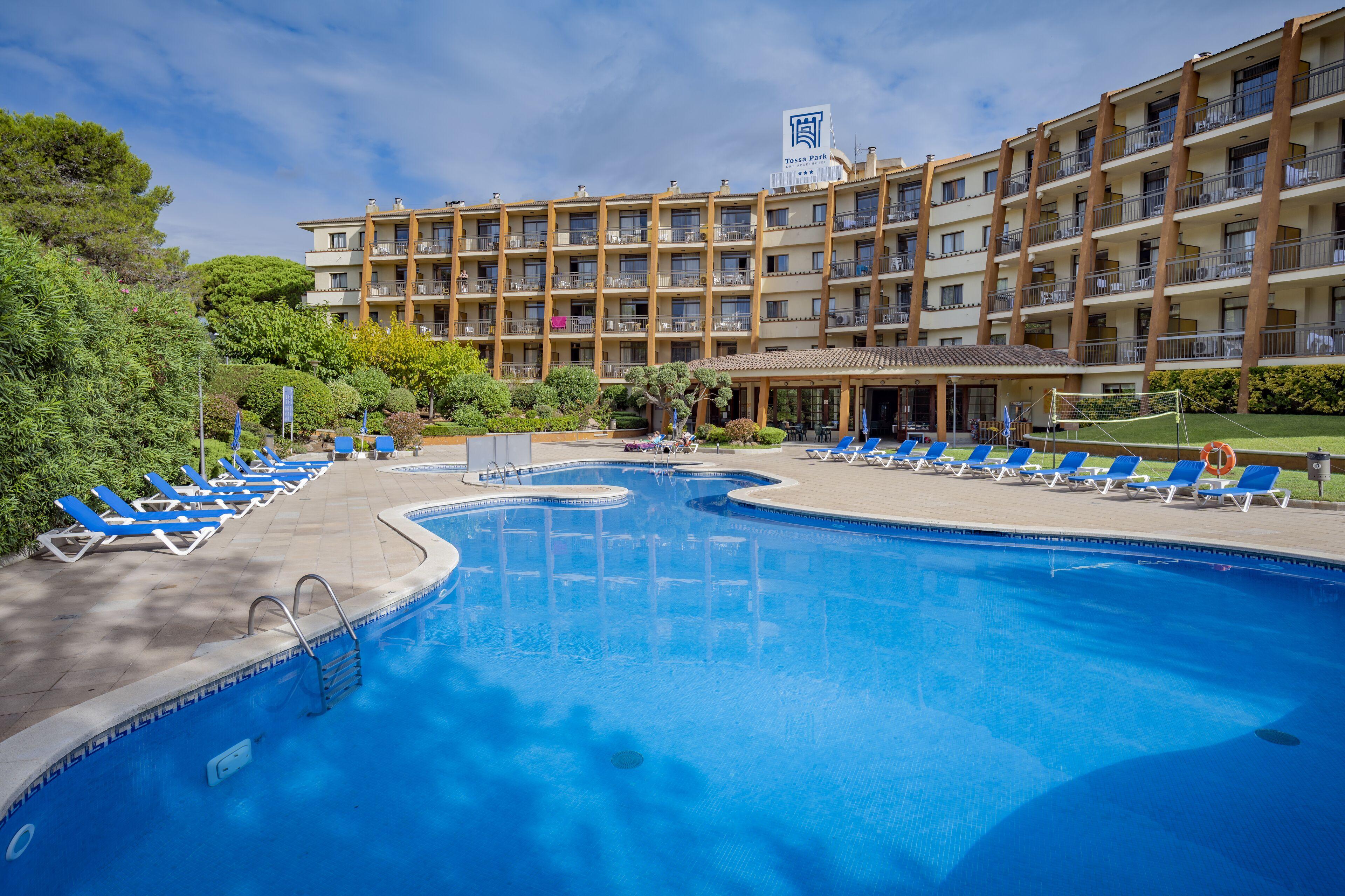 7 Central Hotels Near Modernist Cemetery for a Lloret Base