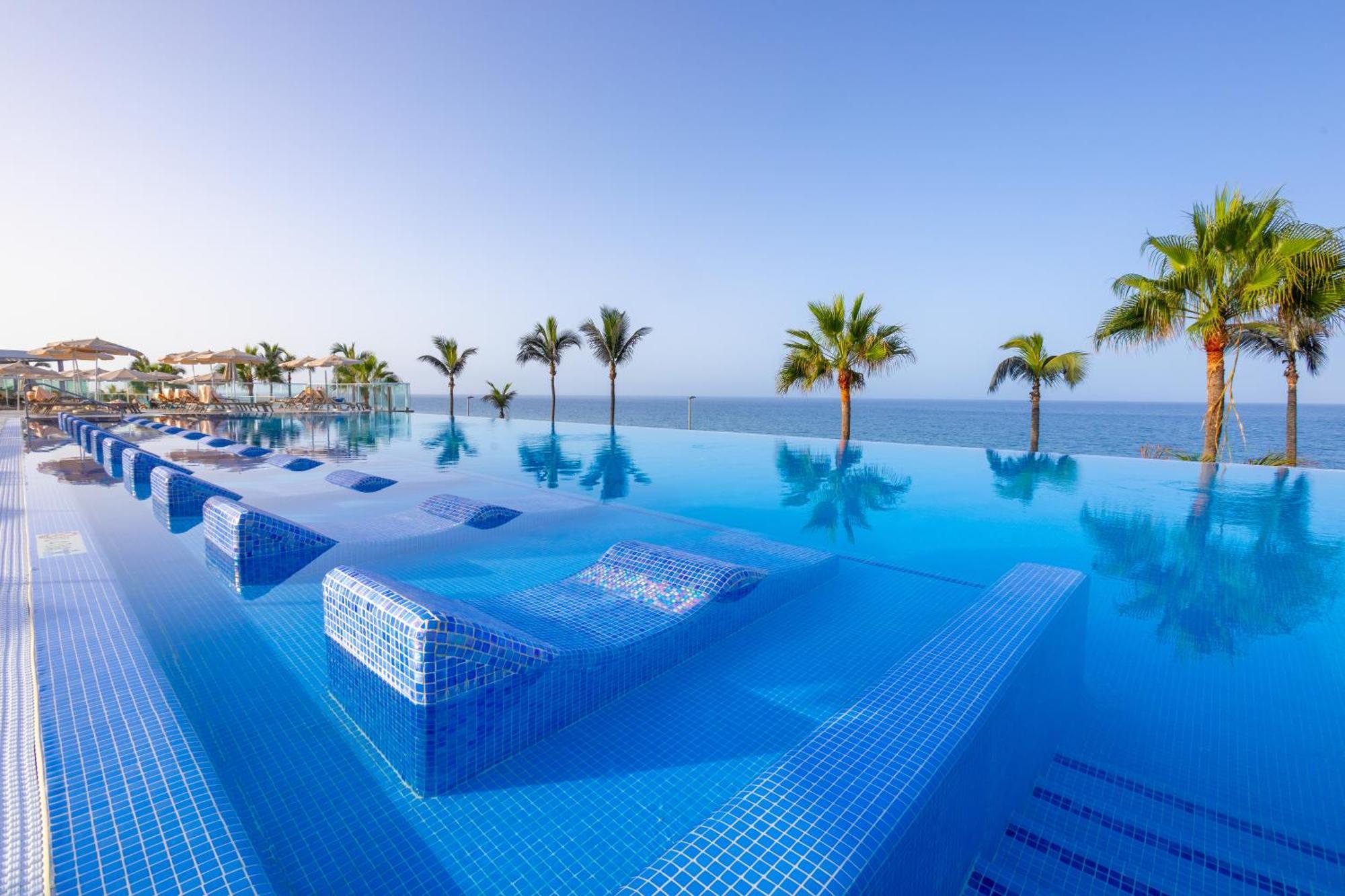 Where to Stay Near Maspalomas Lighthouse: 7 Family Hotels Ranked