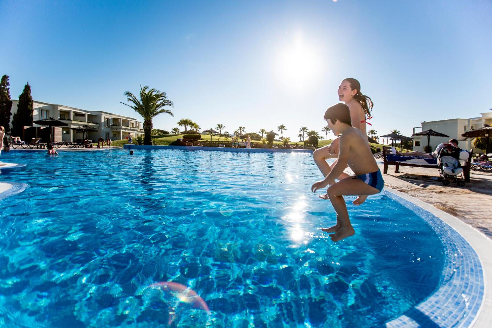 Staying Near Novo Sancti Petri Golf: 5 Romantic Hotels Compared