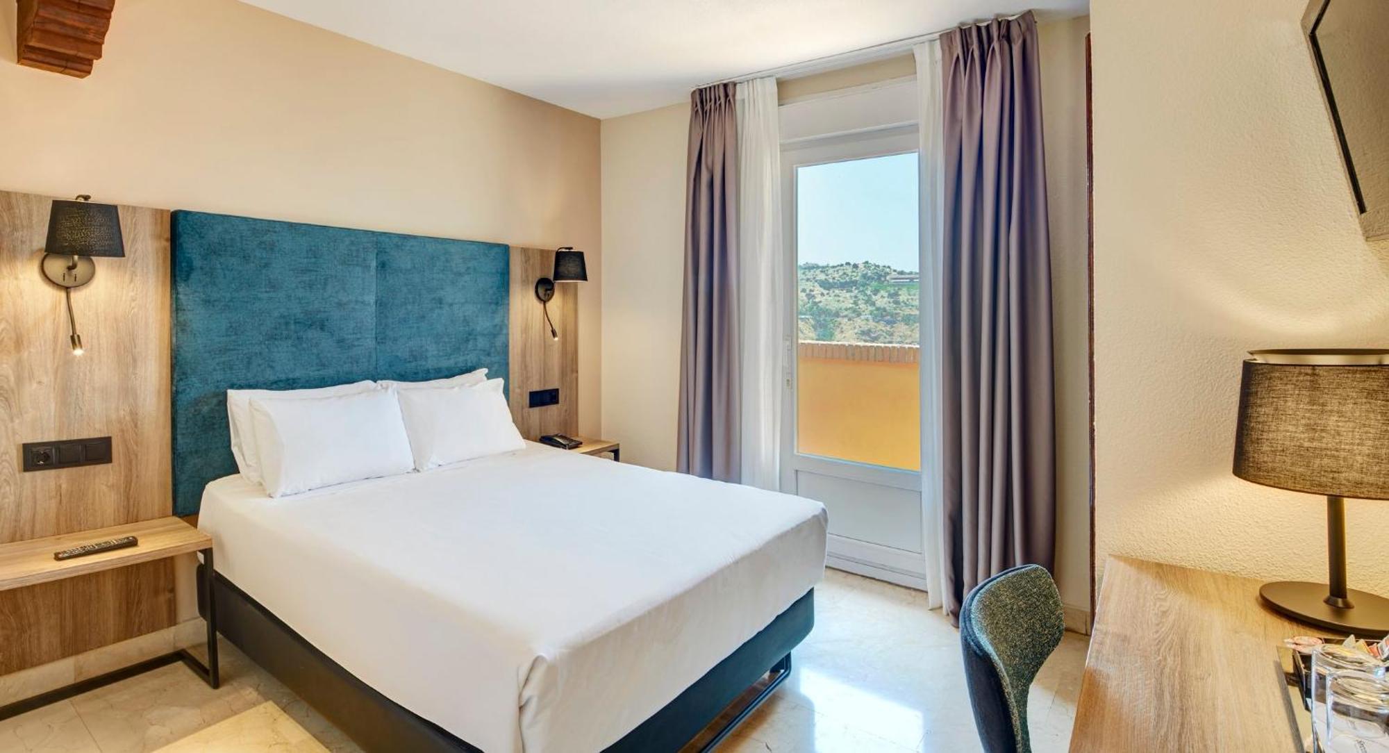 6 Romantic Hotels Near El Artificio de Juanelo Worth Booking