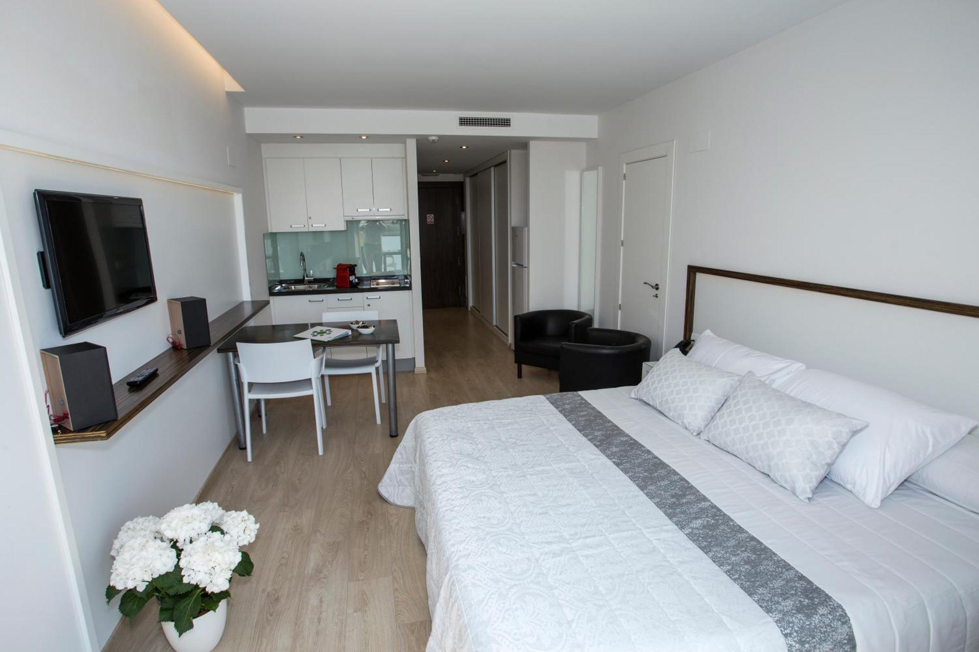 Where to Stay Near Gandia Golf Club: 4 Best Family Hotels